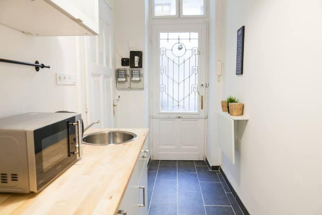 Central 30M2 A/C Apartment, 3 Min From Ny Cafe Будапешт Экстерьер фото